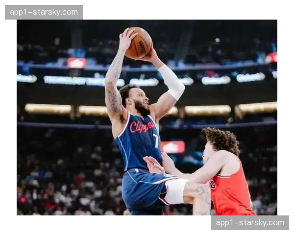 小卡脚踝扭伤进入每日观察 快船侧翼单防资源出现短缺